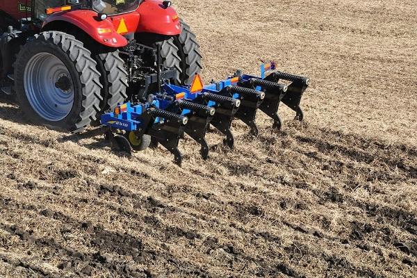 Landoll | 2500 Series In-Line Ripper | Auto-Reset Spring Shanks, Non-Folding Units for sale at LandPro Equipment; NY, OH & PA