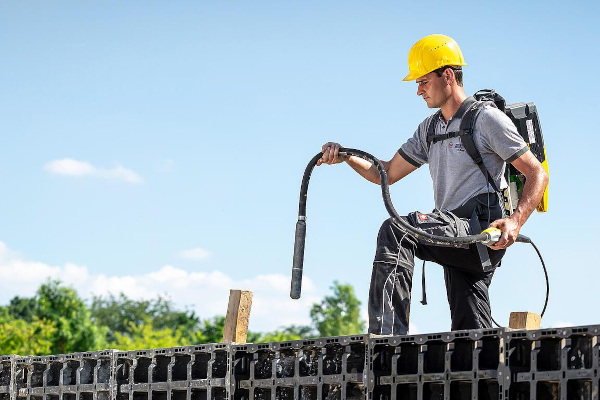 Wacker Neuson     | Internal Vibrators | ACBe Modular Battery-Powered Internal Vibrator for sale at LandPro Equipment; NY, OH & PA